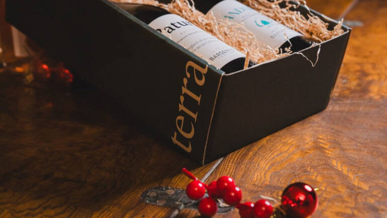 Natale 2026: le confezioni regalo di Cantine Barsento, l’eccellenza dei vini dalla Puglia dei Trulli